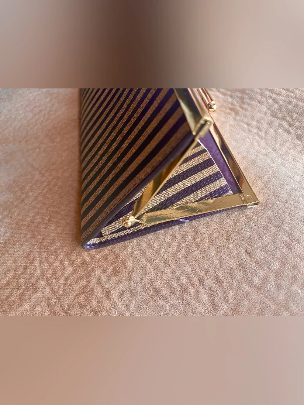 Fashion Style Striped Thin Wallet Twist Lock Closure